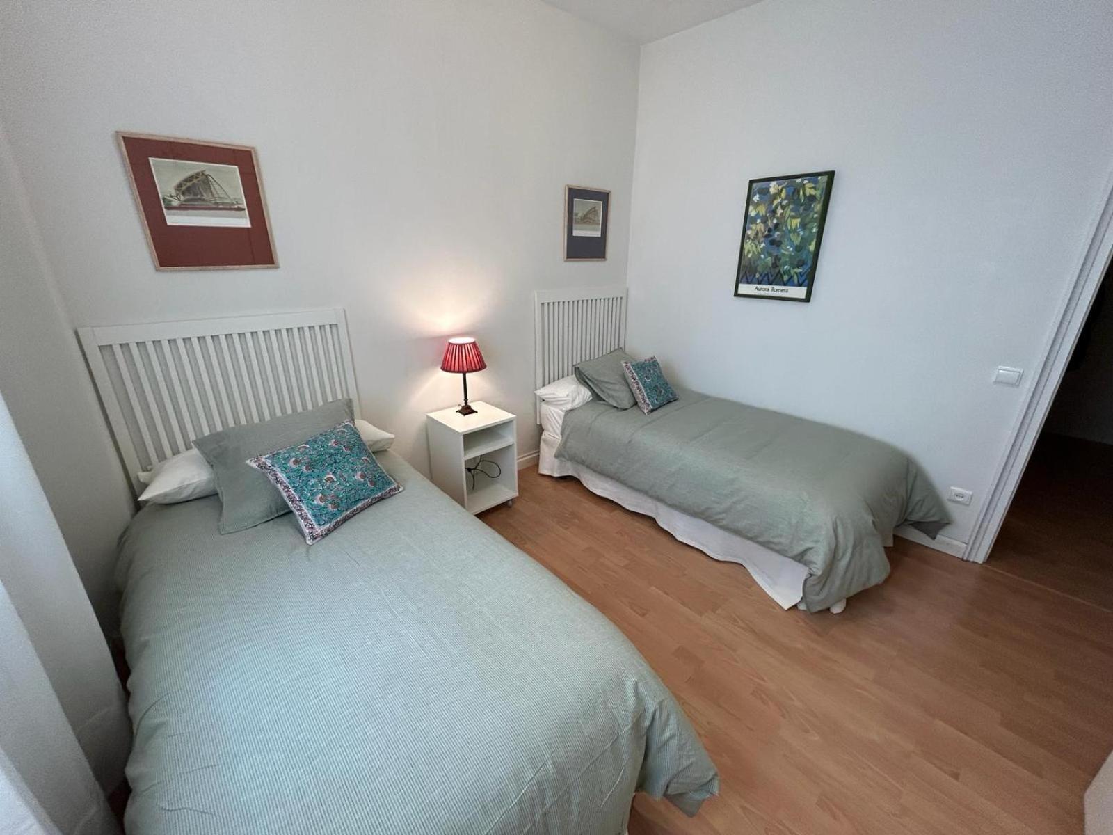 2 Bedroom Apartment By Guadalquivir River Seville Exterior photo