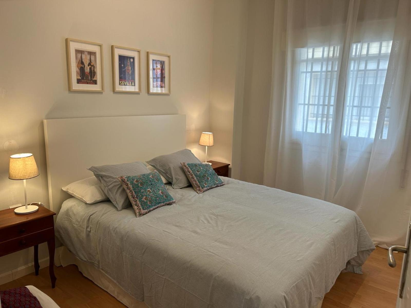 2 Bedroom Apartment By Guadalquivir River Seville Exterior photo